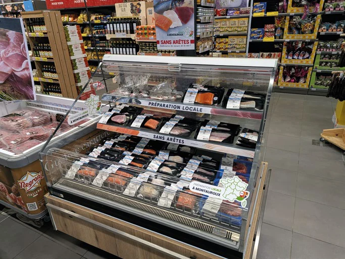 Présentoir de poissons SkinPack avec bandeau et affiche de présentation
